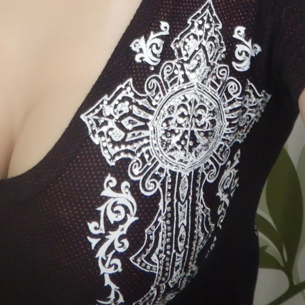 Affliction V-neck - Picture 5 of 5